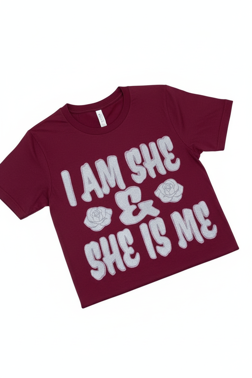 I Am She t-shirt in burgundy